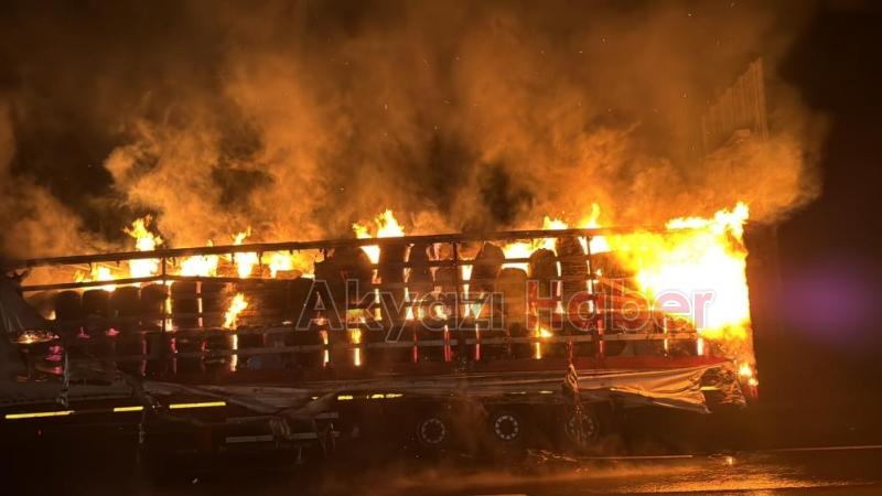 Pamuk yüklü dorse alev alev yandı