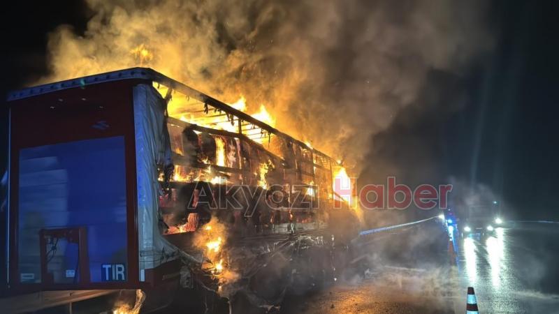 Pamuk yüklü dorse alev alev yandı