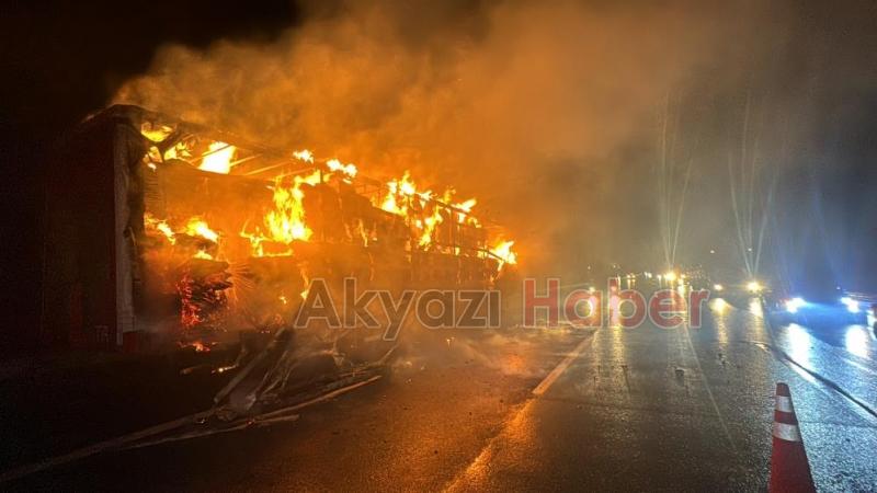 Pamuk yüklü dorse alev alev yandı