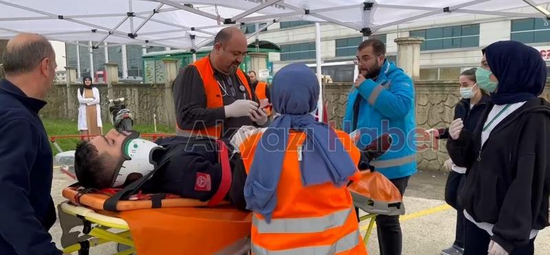 Akyazı Devlet Hastanesi'nde deprem tatbikatı