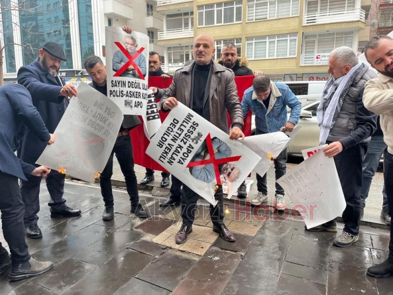 HDP önünde Sayın Öcalan söylemi protesto edildi