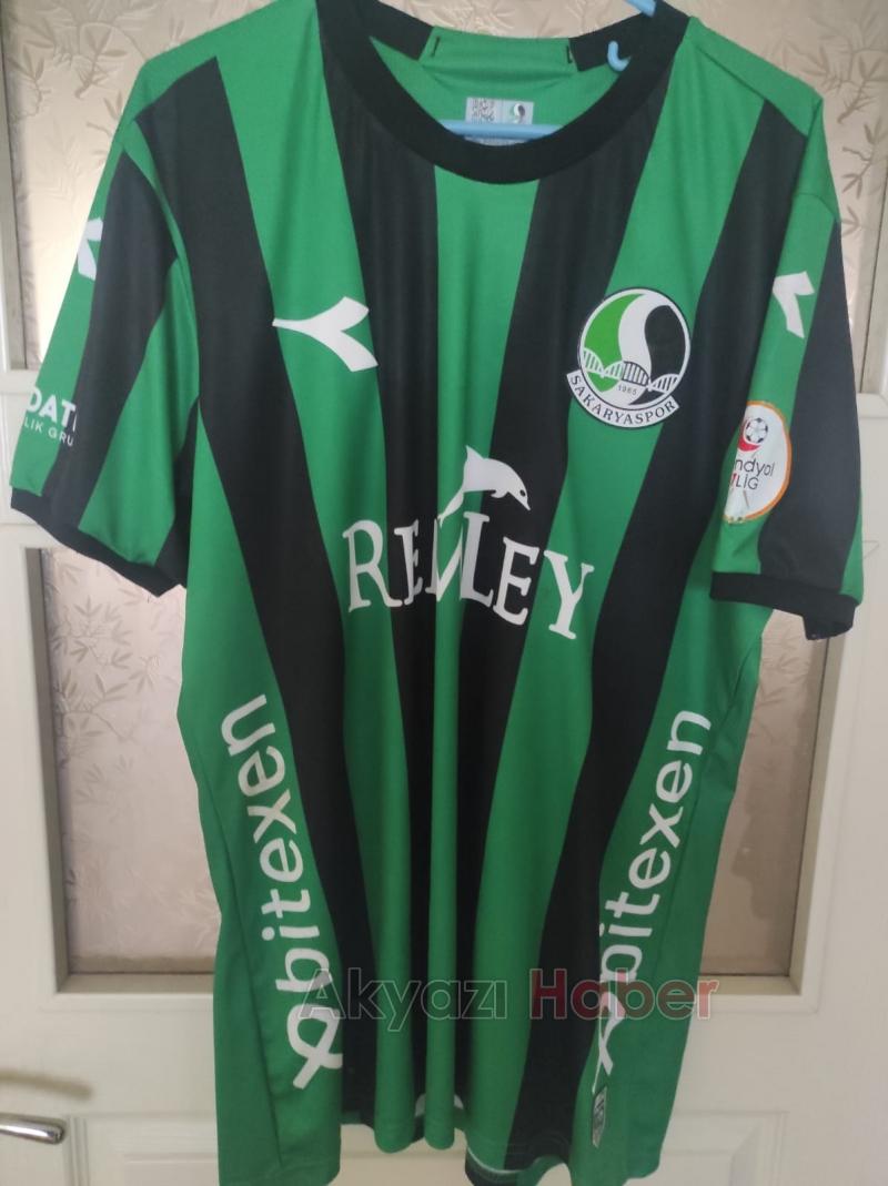 Roshinin formasını Gazzeye yardım için satıyor