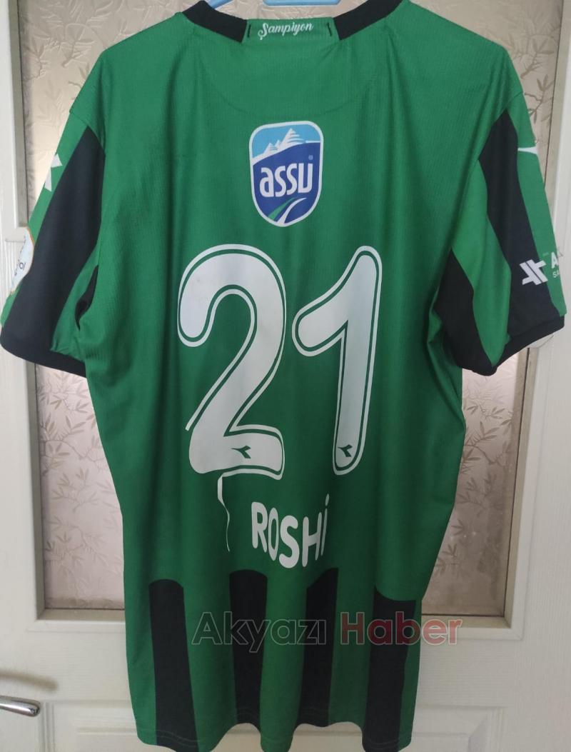 Roshinin formasını Gazzeye yardım için satıyor