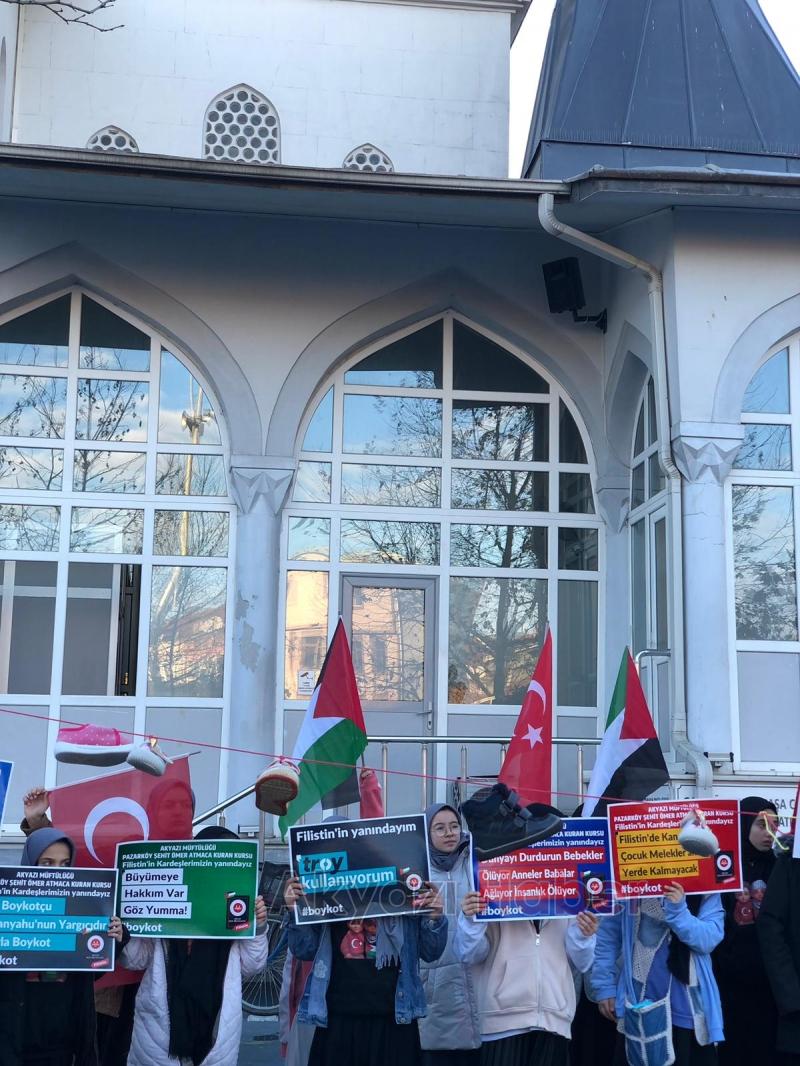 Sabah namazında Dünya Şehit Çocuklar Günü etkinliği