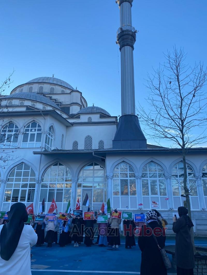 Sabah namazında Dünya Şehit Çocuklar Günü etkinliği