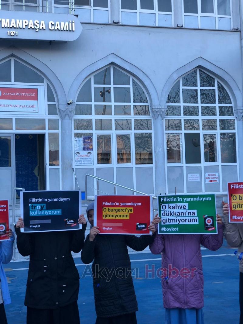 Sabah namazında Dünya Şehit Çocuklar Günü etkinliği