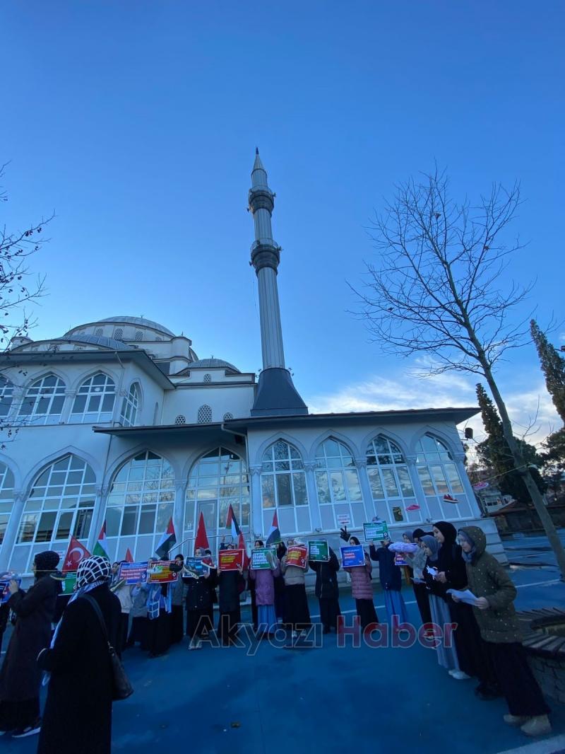 Sabah namazında Dünya Şehit Çocuklar Günü etkinliği