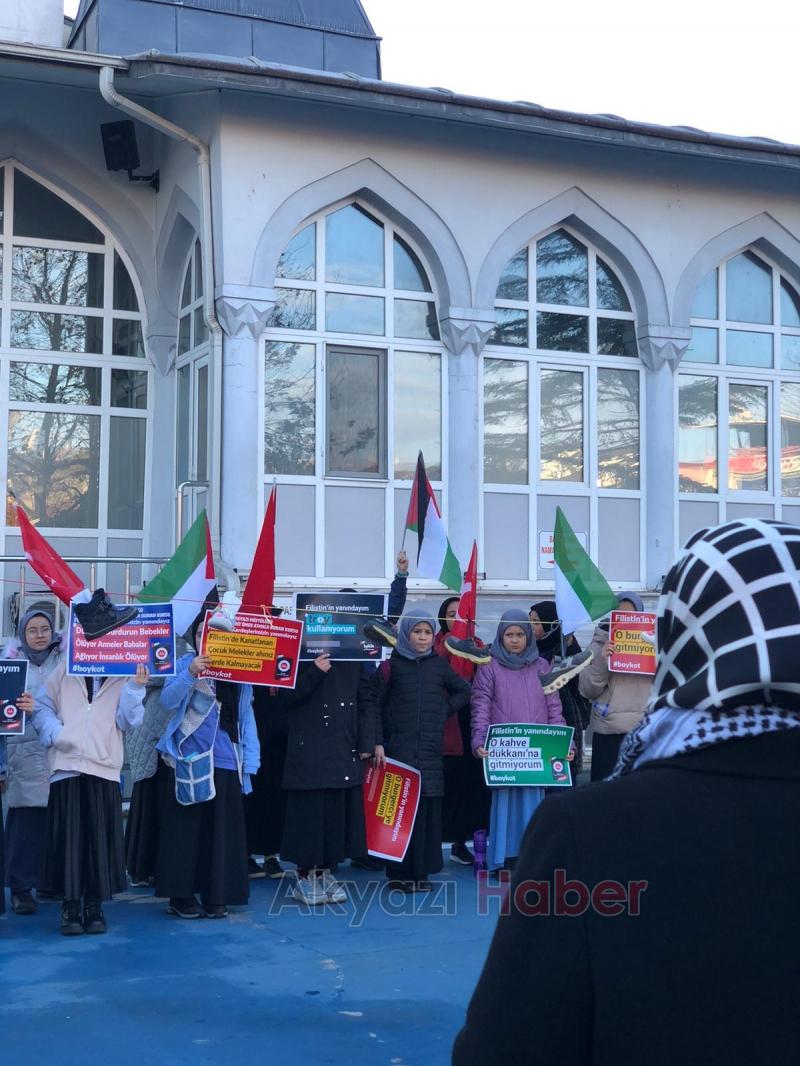 Sabah namazında Dünya Şehit Çocuklar Günü etkinliği