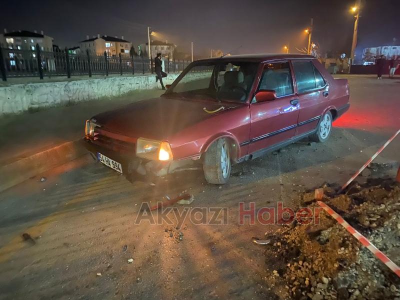 Caddede kazılıp bırakılan yığına çarptı