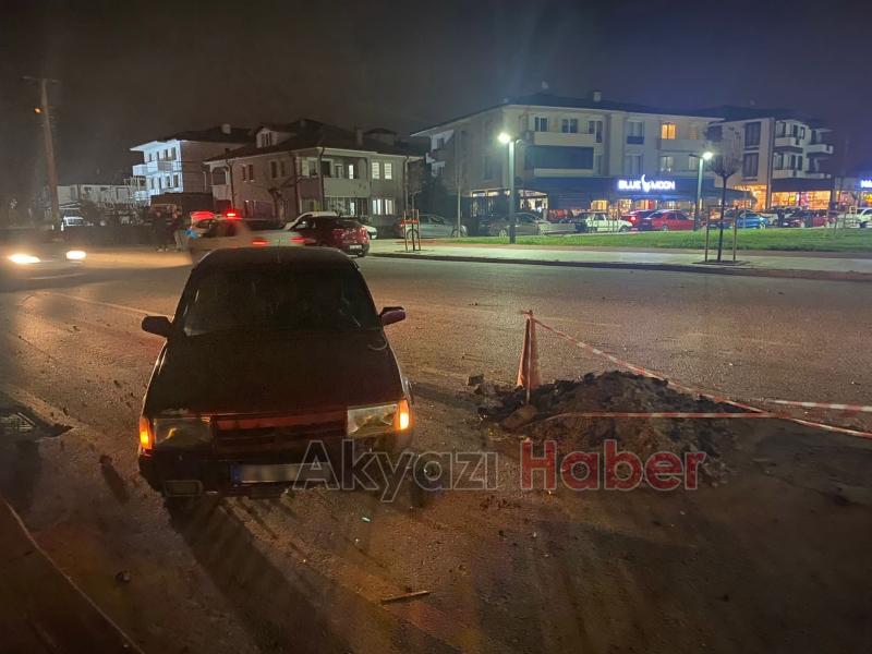 Caddede kazılıp bırakılan yığına çarptı