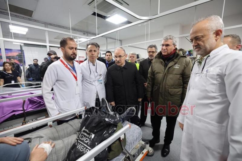 Feci kazada hastaneye kaldırılan yaralıları ziyaret ettiler