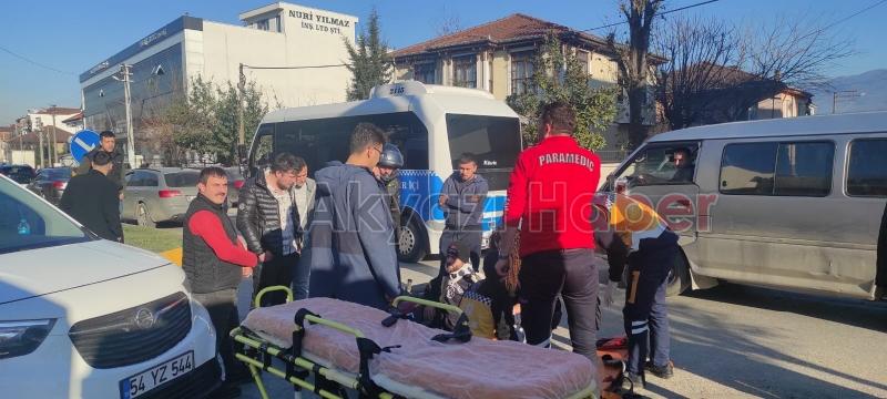 Araçla çarpışan motosikletli yaralandı