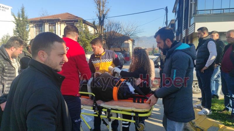 Araçla çarpışan motosikletli yaralandı