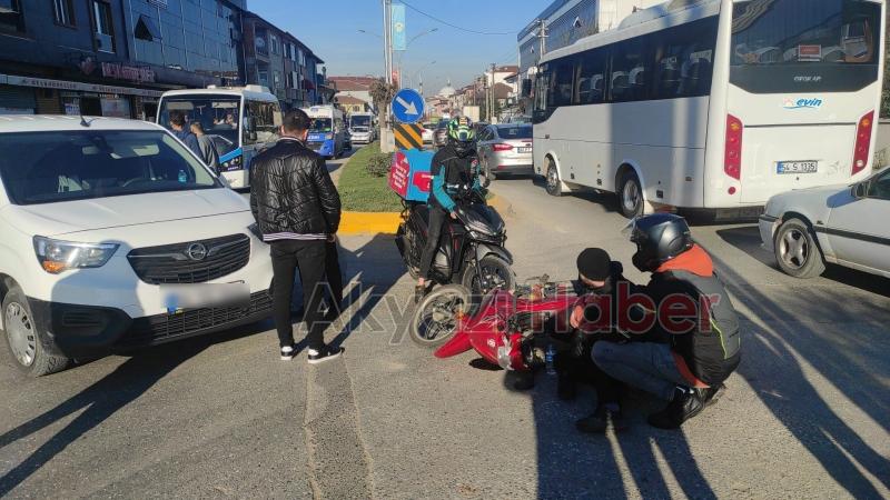 Araçla çarpışan motosikletli yaralandı