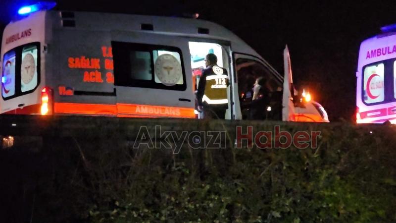 Tıra ve bariyerlere çarptı 5 yaralı