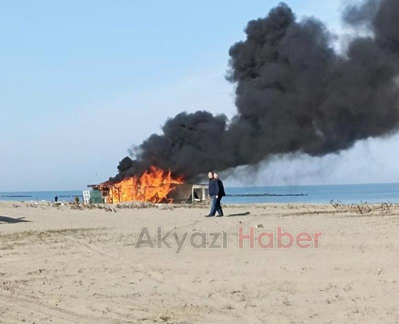 Sahildeki işletme alevlere teslim oldu