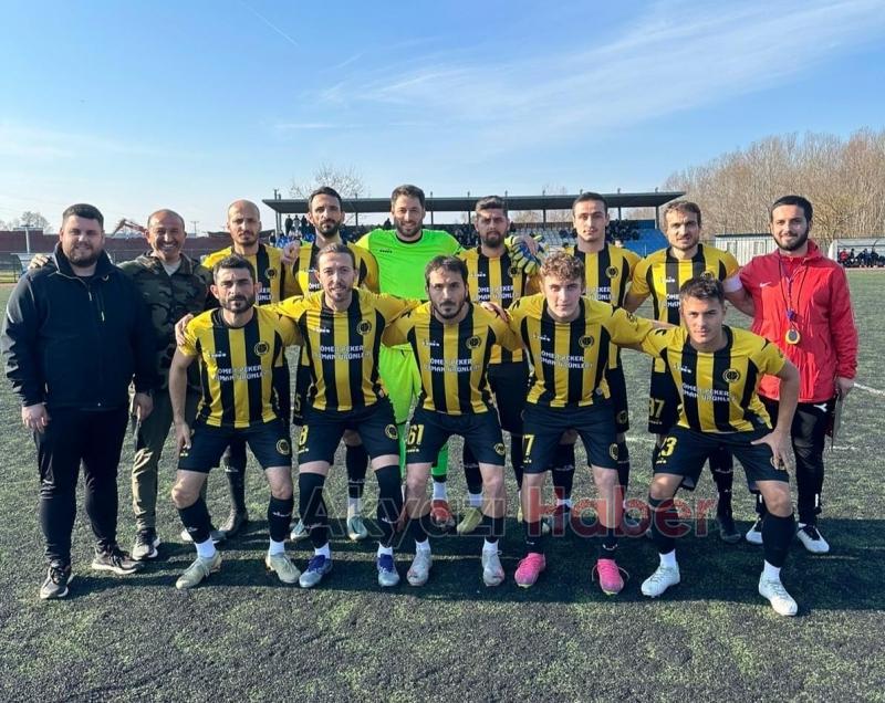 As Akyazıspor liderliğini sürdürdü