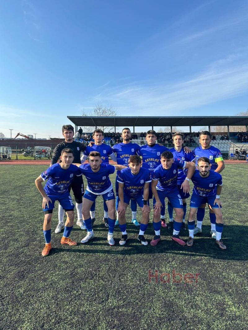 As Akyazıspor liderliğini sürdürdü