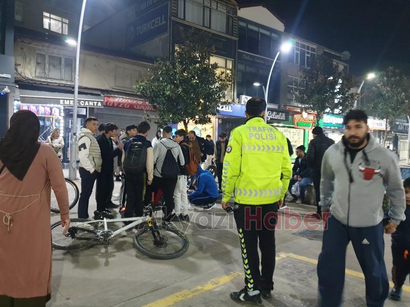 Bisikletten düşüp başını çarptı