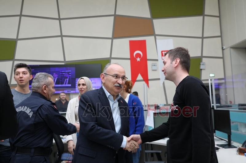 Validen ekiplere ziyaret