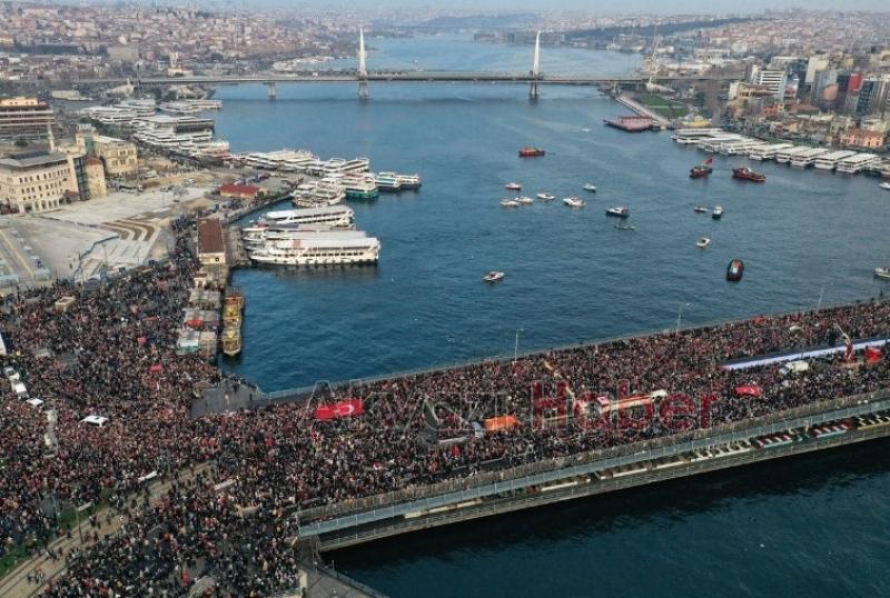İstanbul'da tarihi yürüyüş! Binlerce vatandaş 