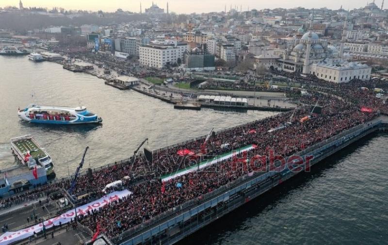İstanbul'da tarihi yürüyüş! Binlerce vatandaş 