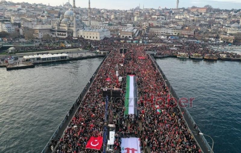 İstanbul'da tarihi yürüyüş! Binlerce vatandaş 
