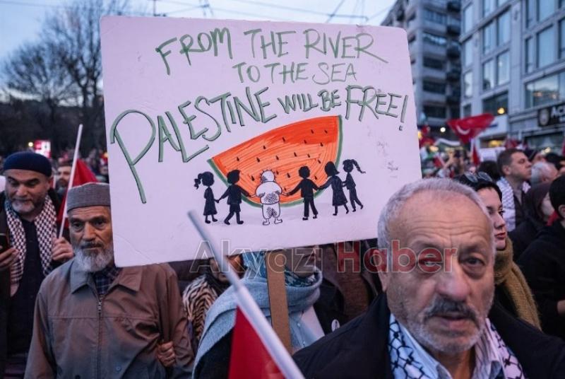 İstanbul'da tarihi yürüyüş! Binlerce vatandaş 