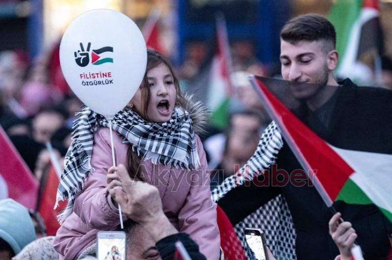 İstanbul'da tarihi yürüyüş! Binlerce vatandaş 