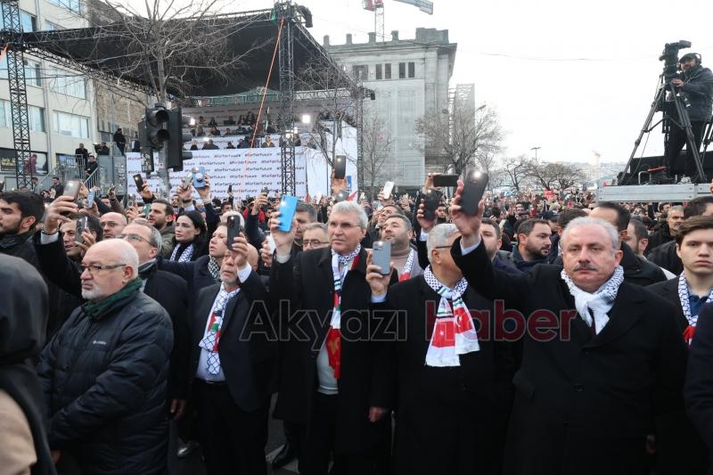 Ekrem Yüce büyük yürüyüşe katıldı