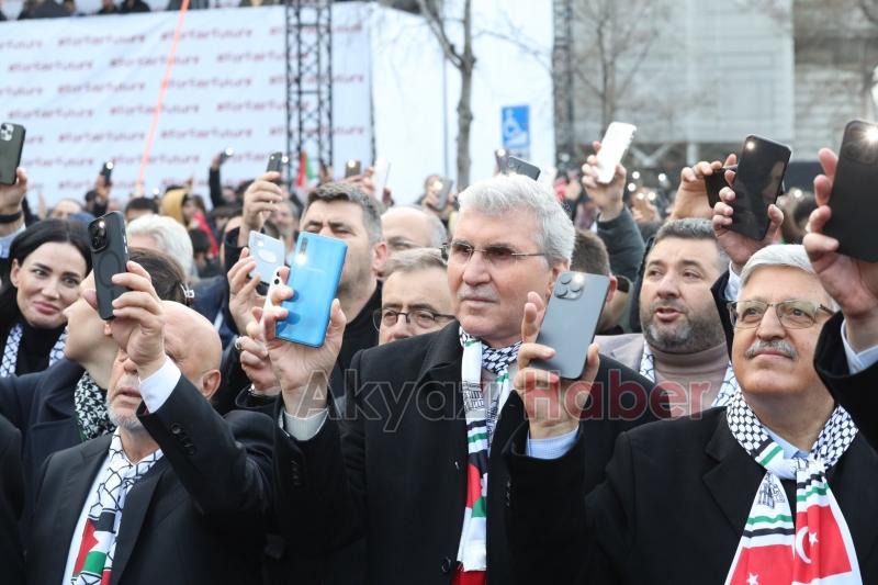 Ekrem Yüce büyük yürüyüşe katıldı