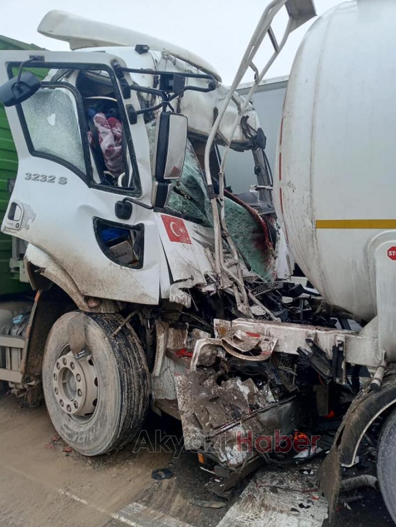 Tankere çarpan kamyonun sürücüsü ağır yaralandı