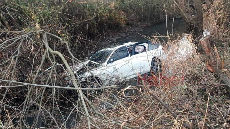 Otomobil sulama kanalına uçtu