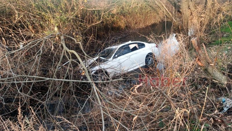 Otomobil sulama kanalına uçtu