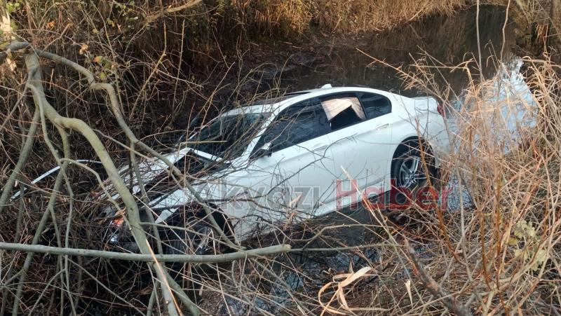 Otomobil sulama kanalına uçtu