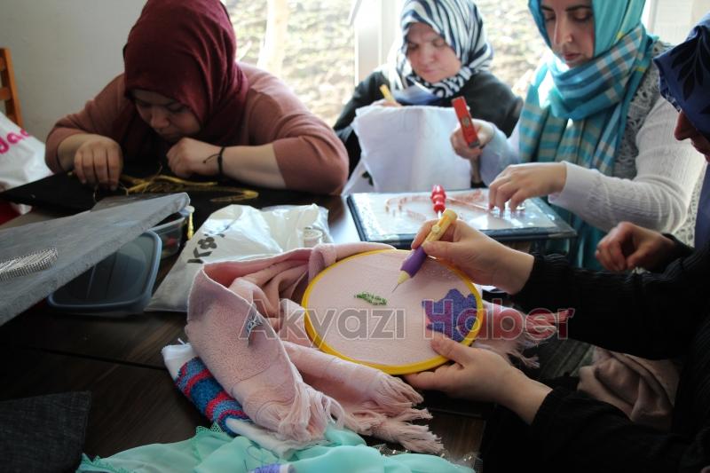 Özel anneler evlat nöbetinde el sanatları öğreniyor