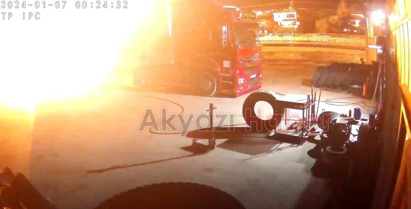 Benzinlikteki trafo bomba gibi patladı