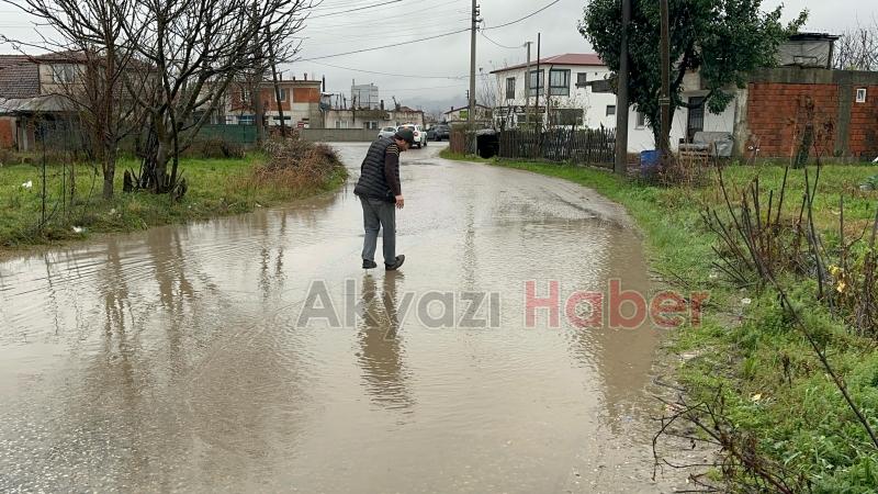 Bu yoldan ayaklarınız ıslanmadan geçmek mümkün değil