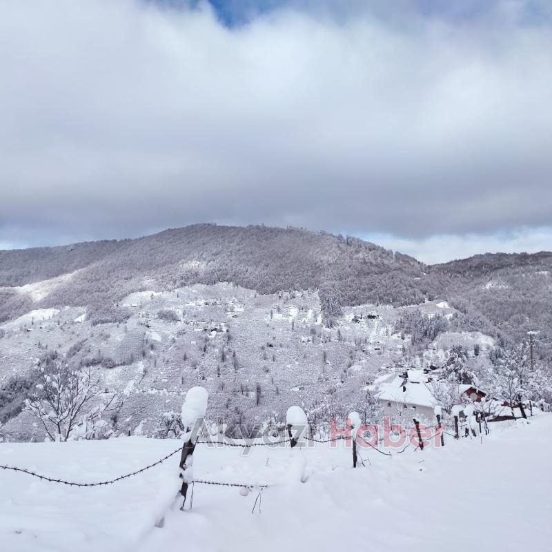 Sakarya’nın yüksek kesimlerine kar ile gelen güzellik