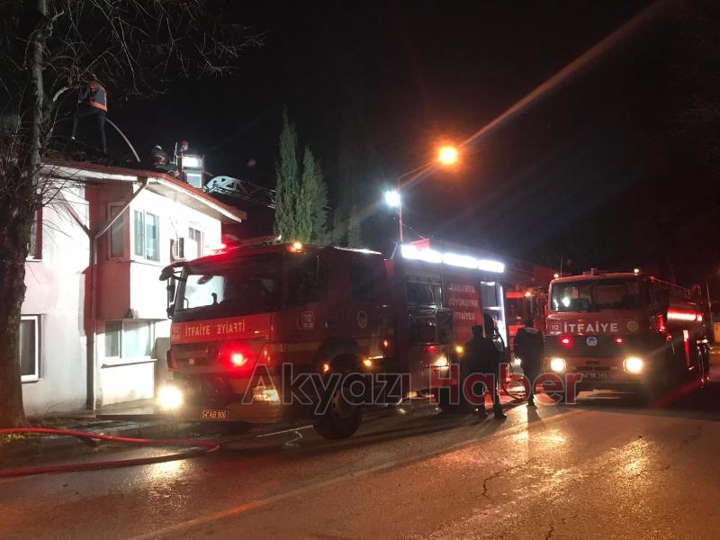 İki katlı ev alevlere teslim oldu