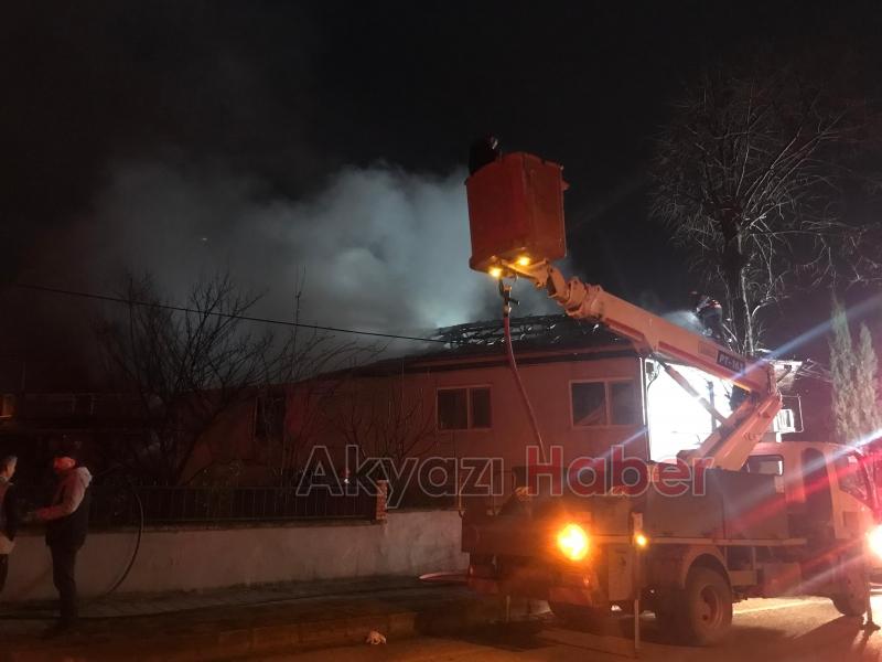 İki katlı ev alevlere teslim oldu