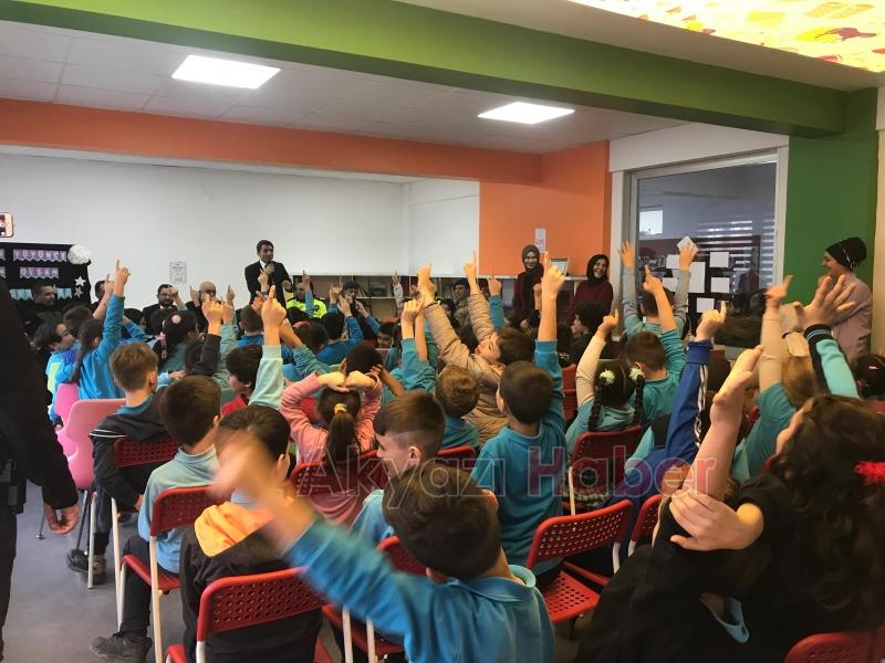 Akyazı Protokolü öğrencilere mesleklerini anlattı