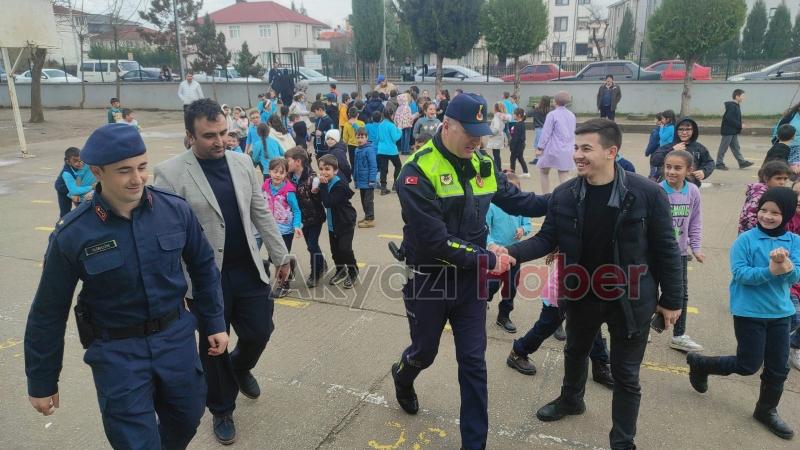 Akyazı Protokolü öğrencilere mesleklerini anlattı