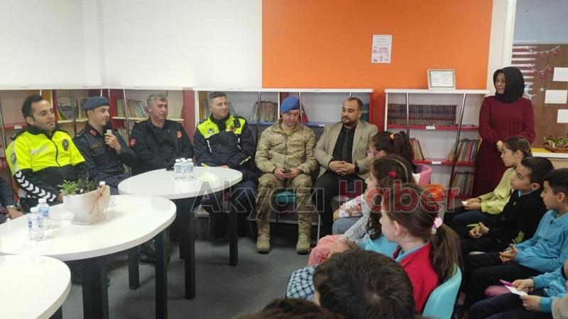 Akyazı Protokolü öğrencilere mesleklerini anlattı