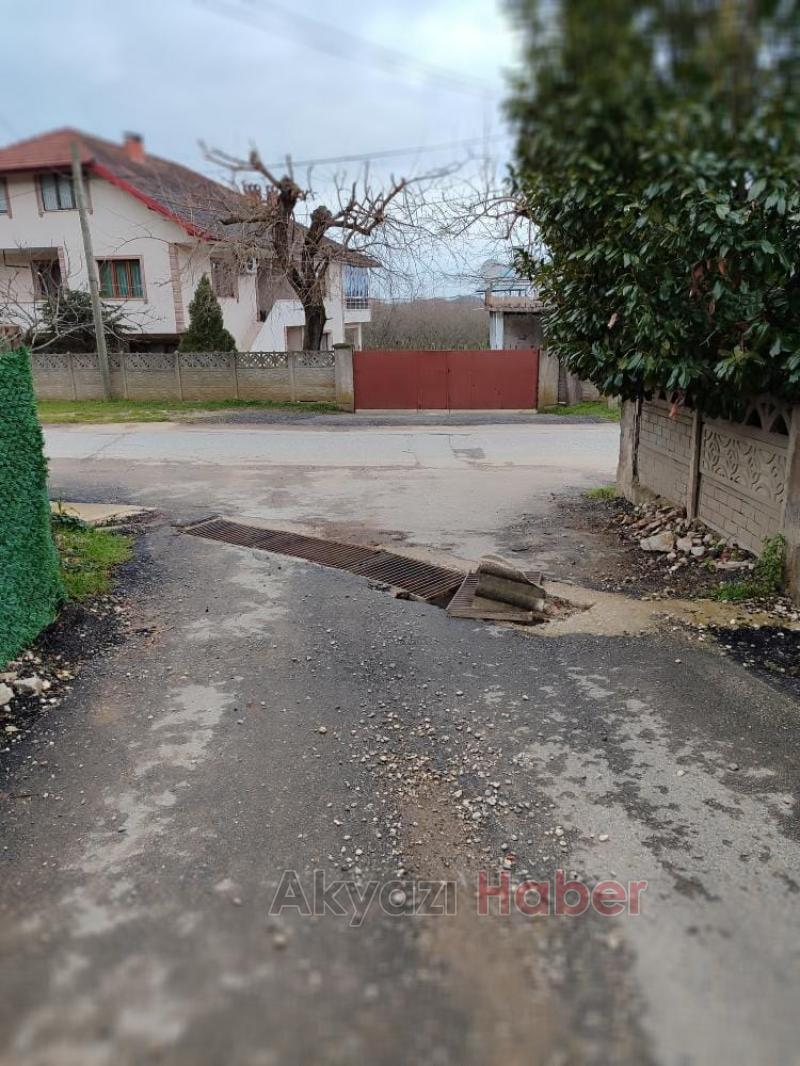 İki aydır kapatılmayı bekleyen bu çukurlar tehlike saçıyor