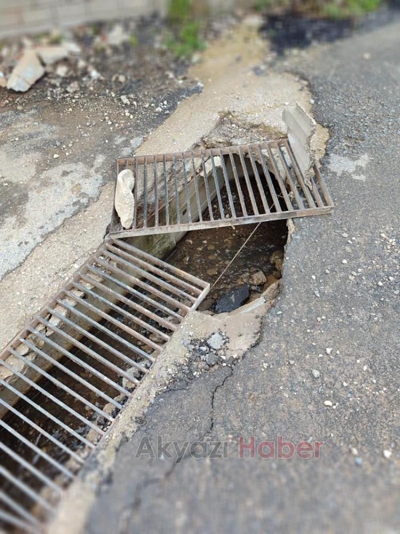 İki aydır kapatılmayı bekleyen bu çukurlar tehlike saçıyor