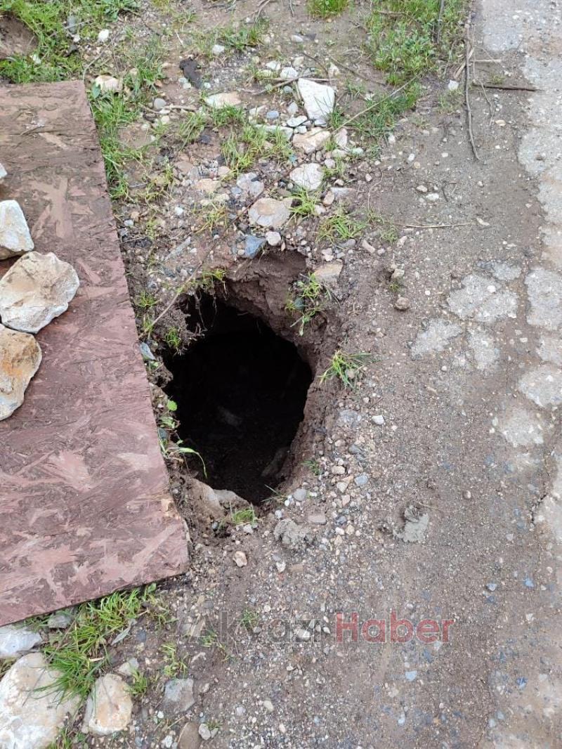 İki aydır kapatılmayı bekleyen bu çukurlar tehlike saçıyor