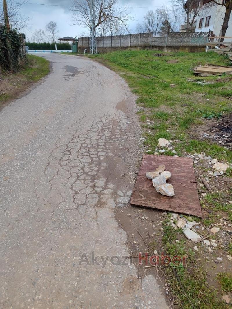 İki aydır kapatılmayı bekleyen bu çukurlar tehlike saçıyor