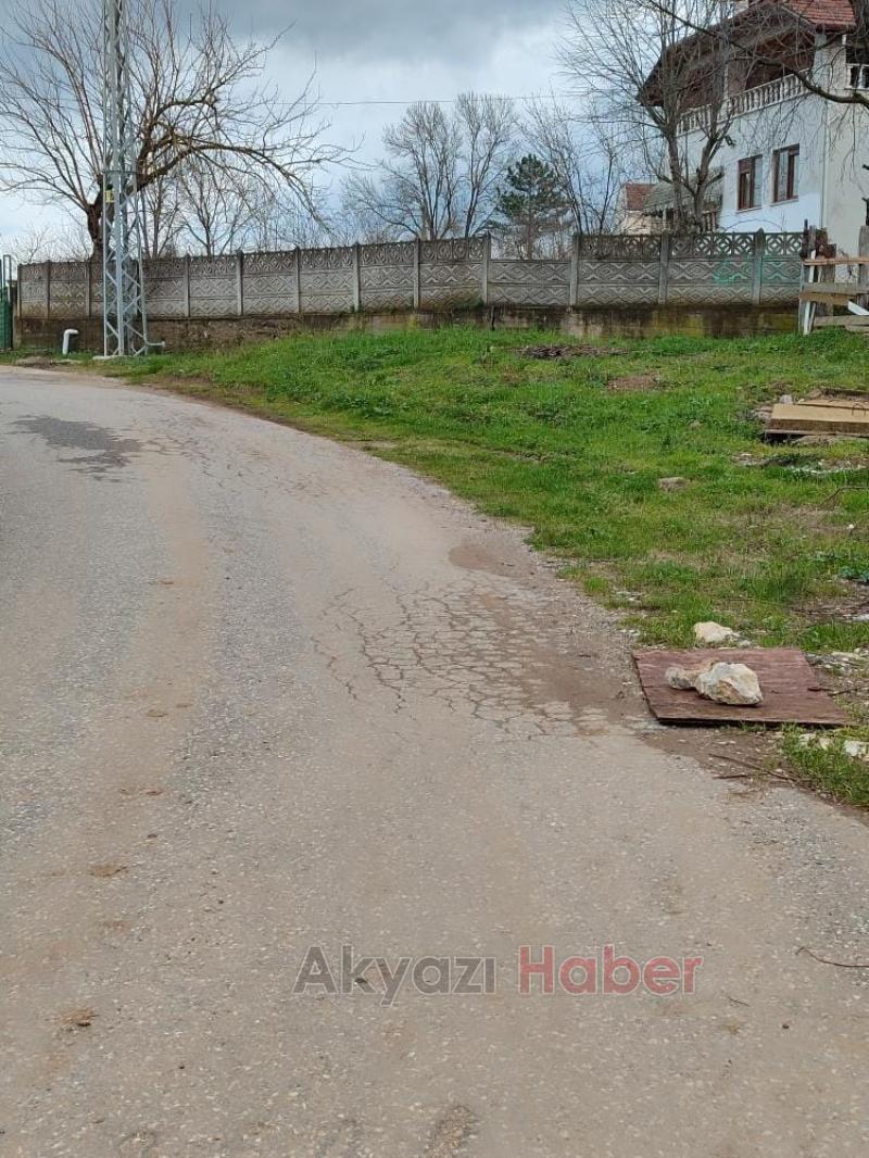 İki aydır kapatılmayı bekleyen bu çukurlar tehlike saçıyor