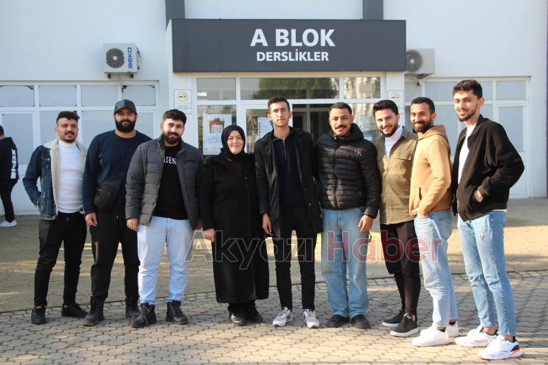 Üç çocuk annesi hemşirelik hayalini gerçeğe dönüştürüyor
